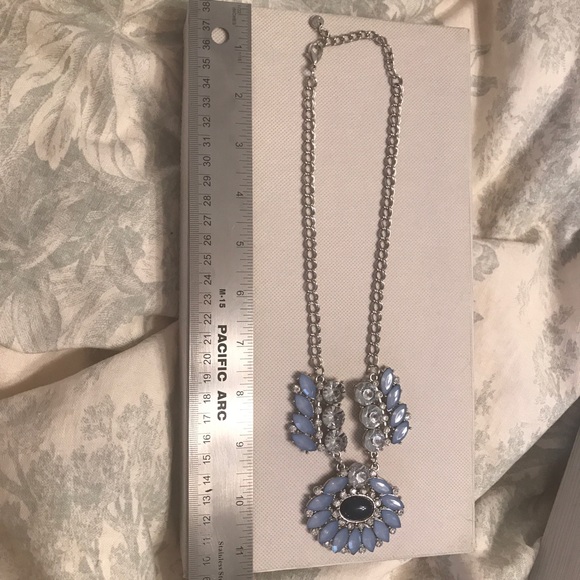 Super cute LOFT statement necklace - Picture 3 of 3